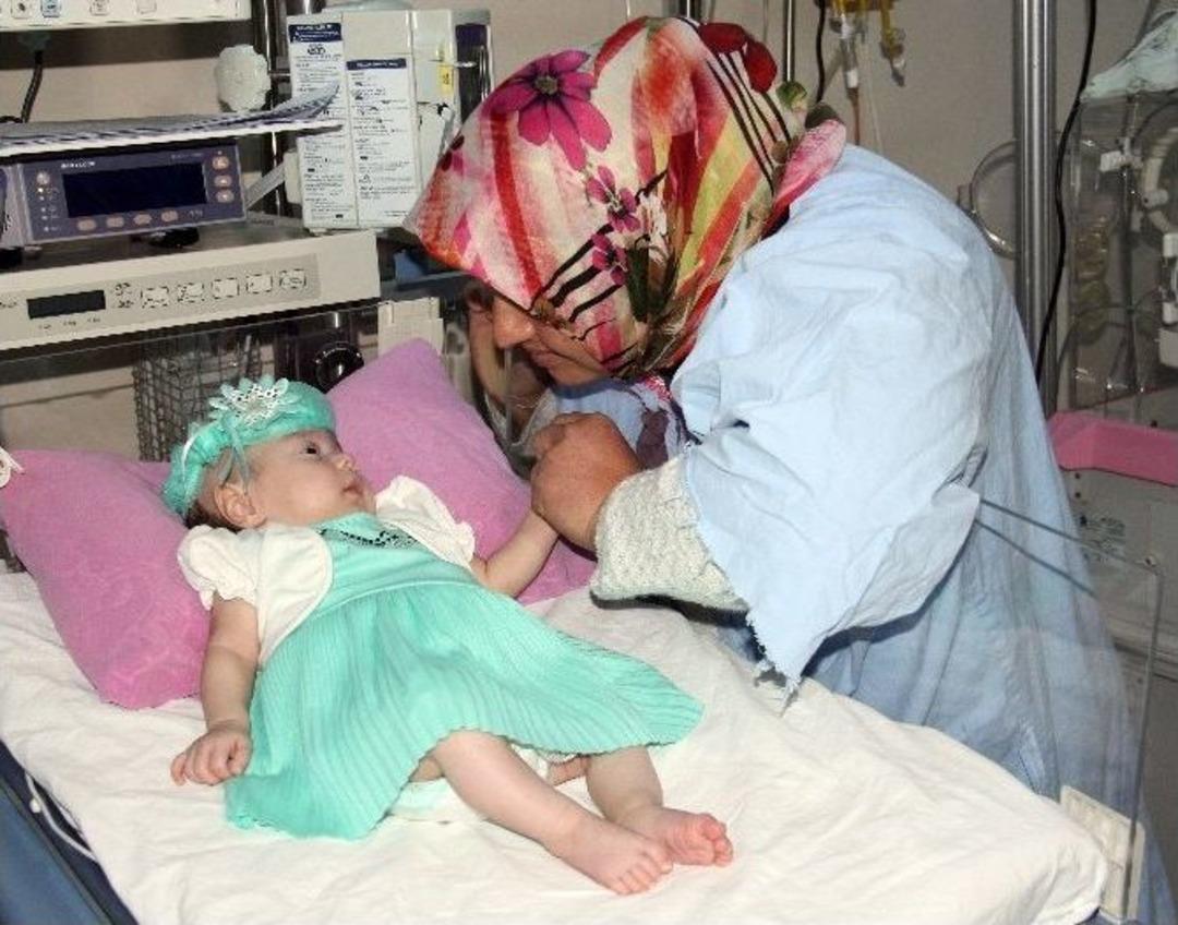 D&ouml;rt Aylık Bebek &rsquo;doku Yapıştırıcısıyla&rsquo; Hayata Tutundu