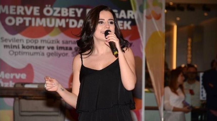 Adana&rsquo;da Merve &Ouml;zbey R&uuml;zgarı Esti