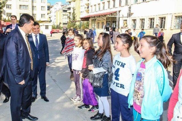 Fadıloğlu Öğrencilerle “kariyer Günlerinde” Buluştu