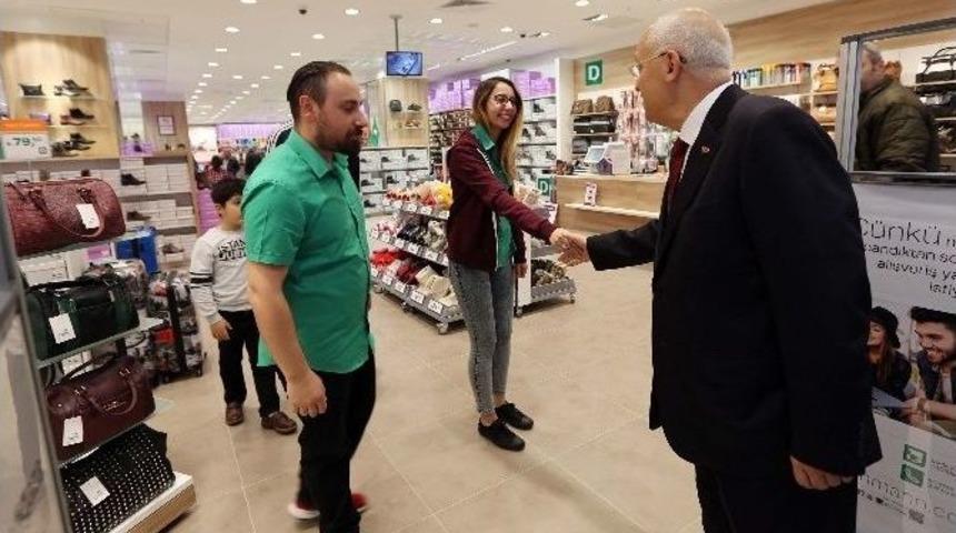 Başkan Yaşar Mağazacılar G&uuml;n&uuml;&rsquo;n&uuml; Kutladı