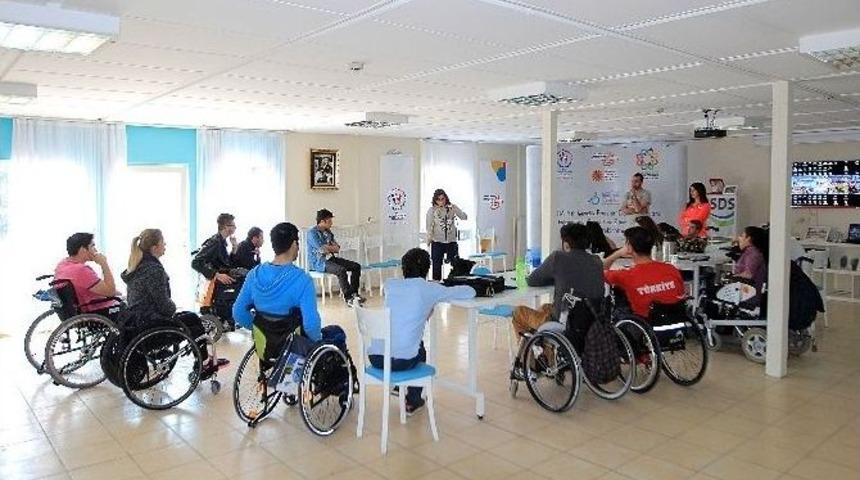 Gen&ccedil;lik Ve Spor Bakanlığı Engelli Gen&ccedil;lerin Yanında