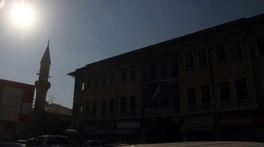 "iki Cami Arasında Rakı İ&ccedil;ilmez" Diye Festivali Basmışlar