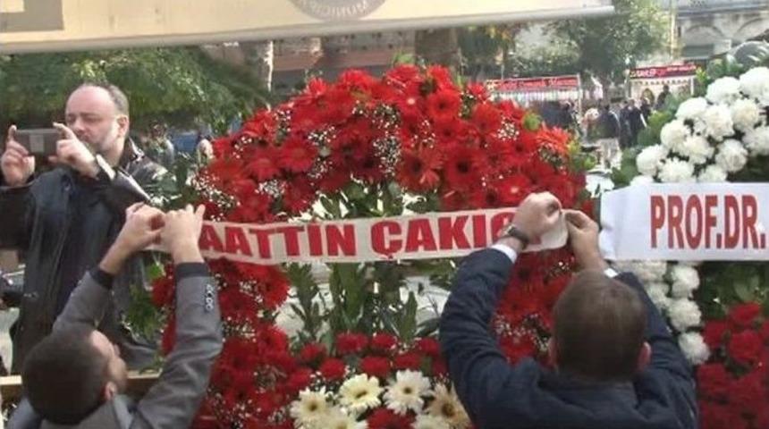 Alaattin &Ccedil;akıcı&rsquo;nın G&ouml;nderdiği &Ccedil;elenk Olay Oldu