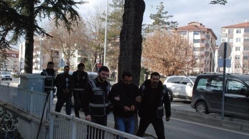 Otomobil Hırsızları Nefes Kesen Kovalamaca Sonrasında Yakalandı