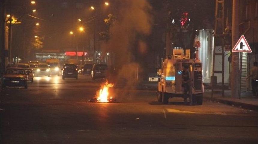 Diyarbakır&rsquo;da Olaylar S&uuml;r&uuml;yor