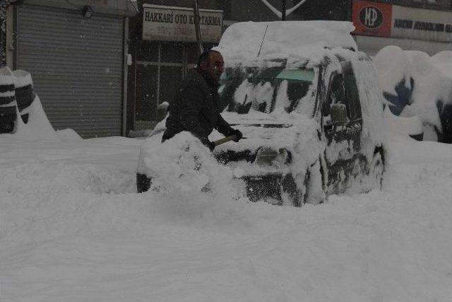 Hakkari Kara Gömüldü