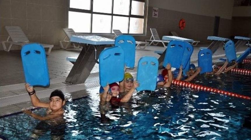 Minik &Ouml;ğrenciler Geleceğe Kula&ccedil; Atıyor