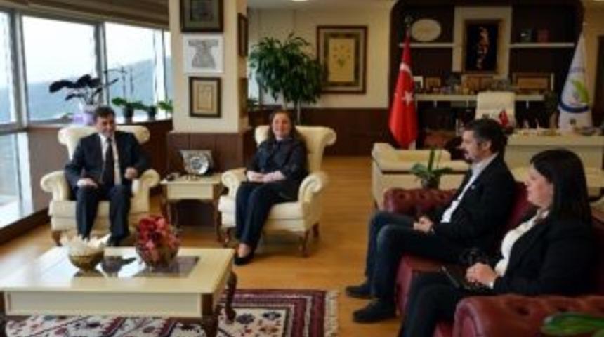 Kosova Kamu Y&ouml;netimi Bakanı &Uuml;niversite&rsquo;de