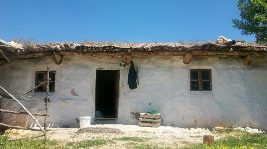 Pamukkale&rsquo;de İki Aileye Ev Yapıldı