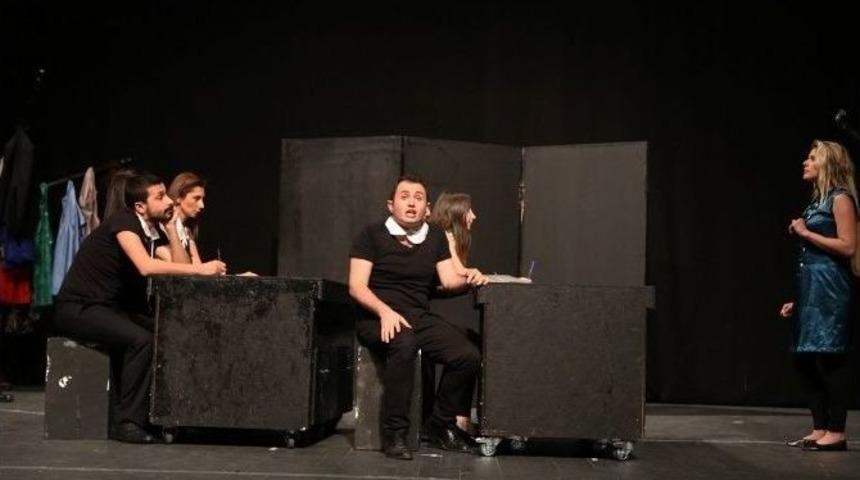 Maltepe Belediye Tiyatrosu Turneye &Ccedil;ıkıyor