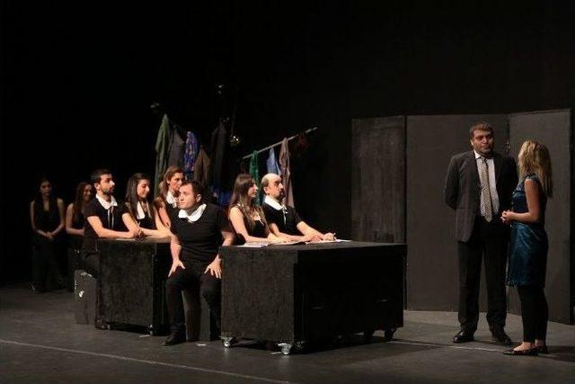 Maltepe Belediye Tiyatrosu Turneye &Ccedil;ıkıyor 2