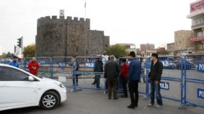 Sur&rsquo;da Yasak Devam Ediyor