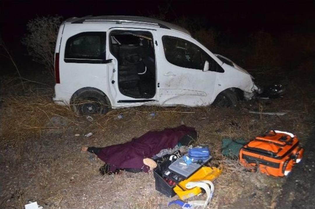 D&uuml;ğ&uuml;n D&ouml;n&uuml;ş&uuml; Trafik Kazası: 1 &Ouml;l&uuml;, 3 Yaralı