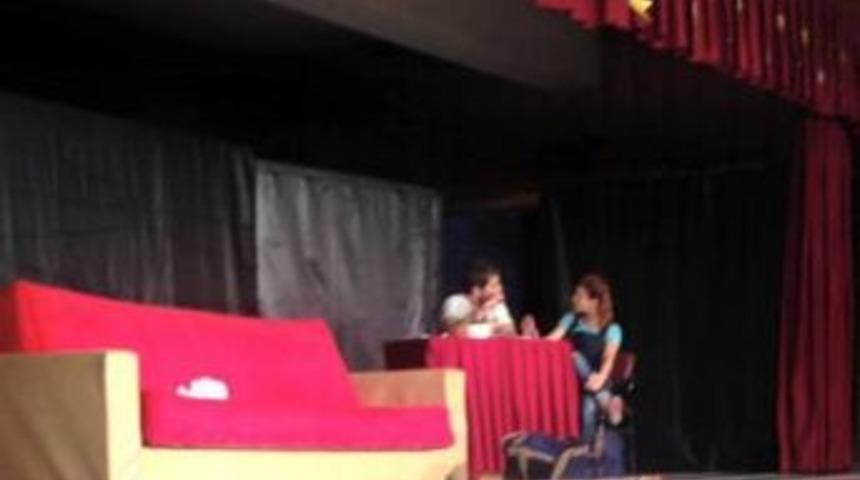 Ardahan&rsquo;da &rsquo;on Dakika Ara&rsquo; Adlı Oyun Sahnelendi