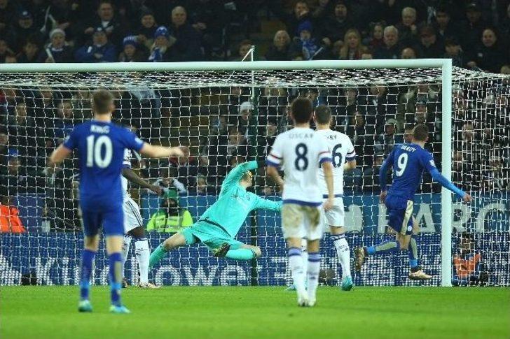 Chelsea'nin "Kedi" lakaplı efsane kalecisi Peter Bonetti, hayatını kaybetti G4