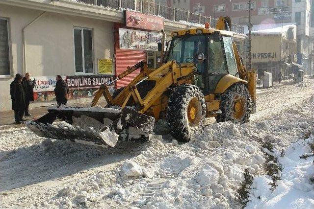 Yüksekova’da Kar Temizleme Çalışması