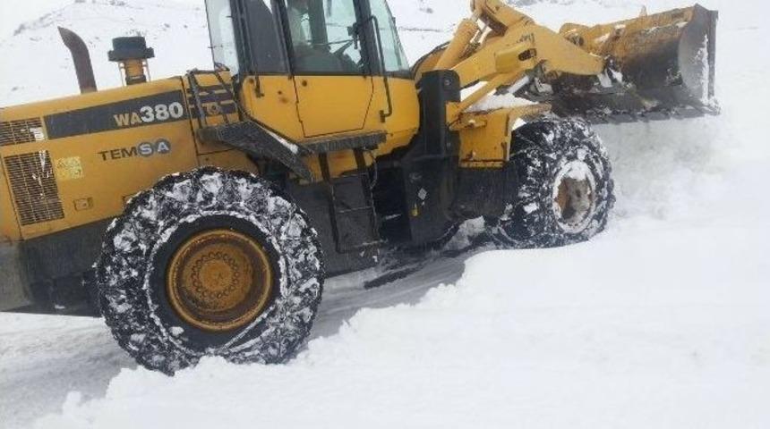 Hakkari&rsquo;de 8 K&ouml;y Ve 28 Mezra Yolu Kapalı