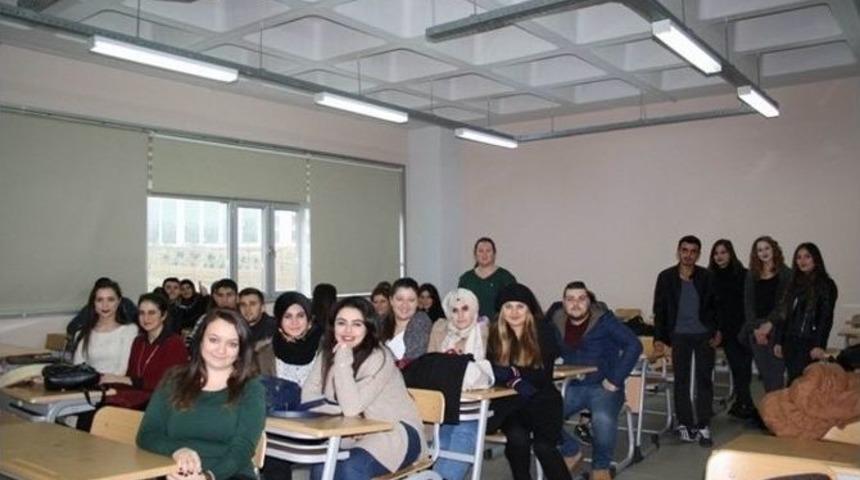 Marmara Ereğlisi Myo &Ouml;ğrencilerinin K&uuml;t&uuml;phane Gezisi