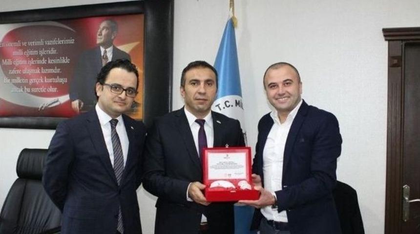 Kızılay&rsquo;dan Desteğe Plaket