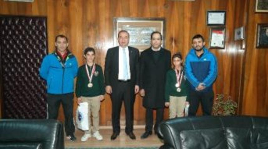 Başkan &Ouml;zt&uuml;rk&rsquo;ten Kros Birincilerine &Ouml;d&uuml;l