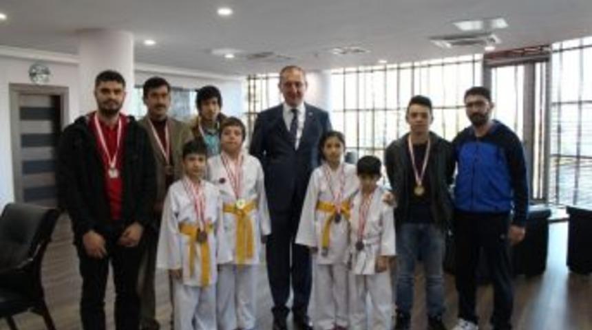 Biga Belediyesi Karatecileri Başkanı Ziyaret Etti