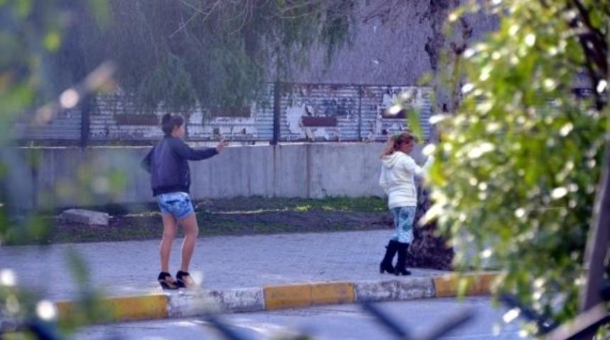 Karayolunda fuhuş pazarlığı b&ouml;yle g&ouml;r&uuml;nt&uuml;lendi