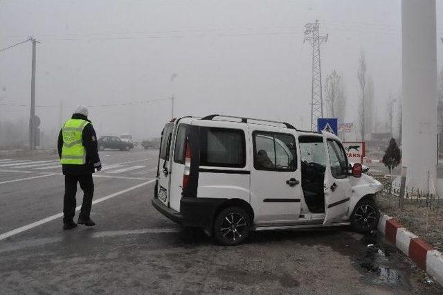 Afyonkarahisar’da Trafik Kazası: 2 Ağır Yaralı