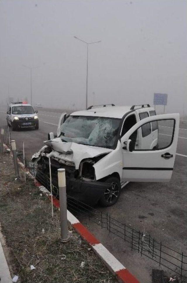 Afyonkarahisar’da Trafik Kazası: 2 Ağır Yaralı