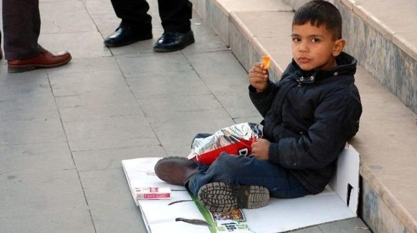 Adıyaman&rsquo;da &Ccedil;ocuk Dilenciler G&uuml;n Ge&ccedil;tik&ccedil;e &Ccedil;oğalıyor