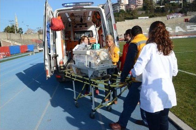 15 Günlük Bebek Kalp Hastalığı Nedeniyle Hava Ambulansıyla İstanbul’a Sevk Edildi