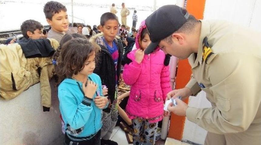 &Ccedil;anakkale&rsquo;de 49 Ka&ccedil;ak G&ouml;&ccedil;men Kurtarıldı