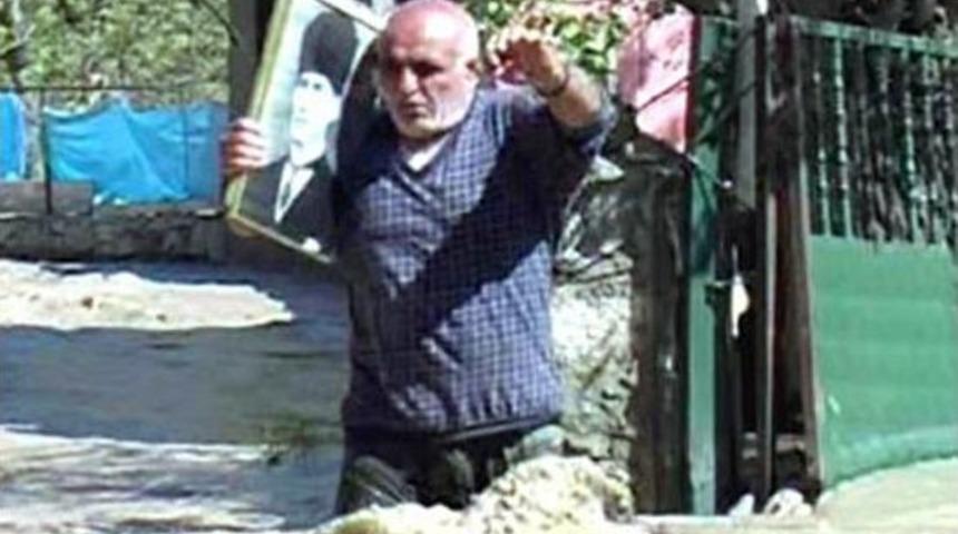 Selin Ortasında Atat&uuml;rk Posterini Kurtaran Mustafa Dede Hayatını Kaybetti