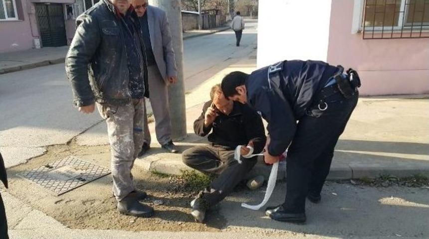 Liseli &Ouml;ğrencileri Takip Eden Polis Ekibi Kaza Yaptı: 3 Yaralı