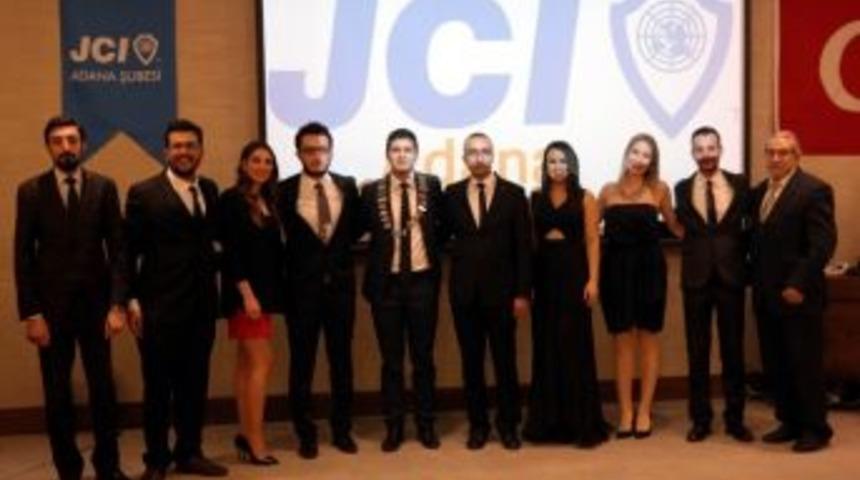 Jcı Adana&rsquo;da Bayrak S&ouml;nmez&rsquo;de