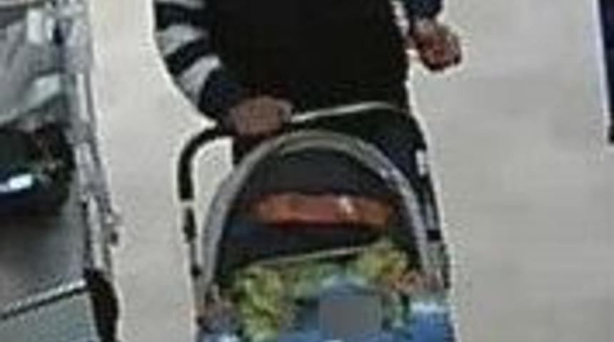 Bebeğini Kullanarak Peynir &Ccedil;alan Baba G&uuml;venlik Kamerasında