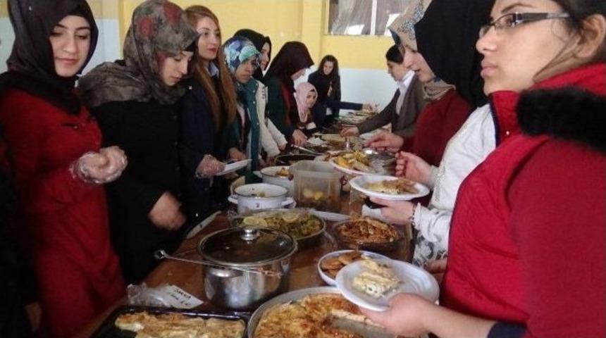 Hakkarili &Ouml;ğrencilerden &Ouml;rnek Davranış