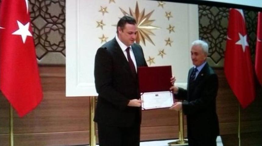 T&uuml;ba&rsquo;dan, Prof. Dr. Tanyıldızı Ve Dağtekin&rsquo;e &Ouml;d&uuml;l