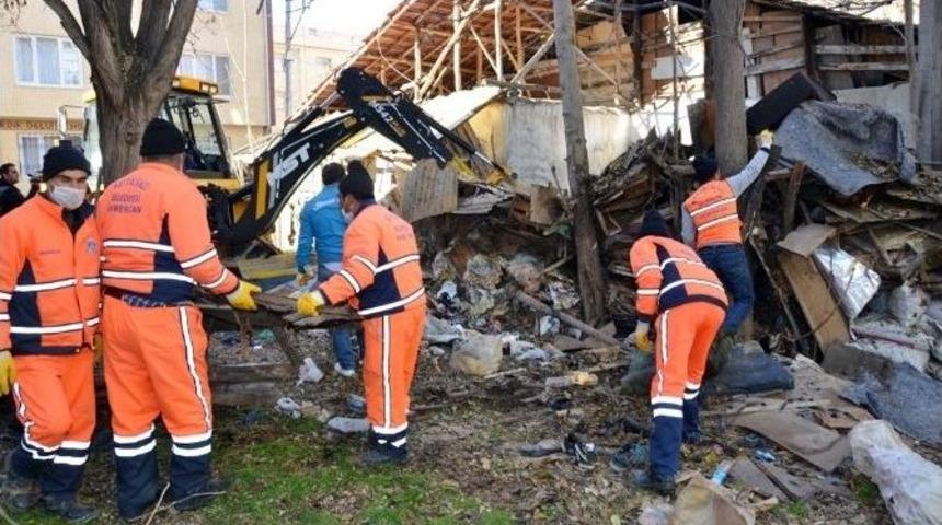 Battalgazi Belediyesi &Ccedil;&ouml;p Evi Temizledi