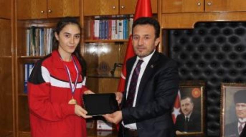 Balkan Şampiyonu Tekvandocudan Başkan Oğuz&rsquo;a Ziyaret