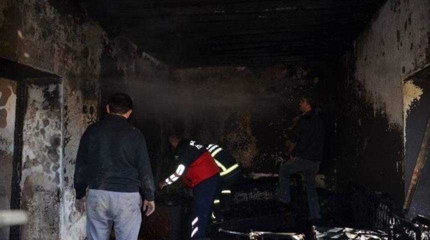 Yangın Kerpi&ccedil; Evi K&uuml;l Etti