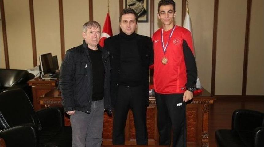 Beah Başhekimi Prof. Dr. Bilgehan Erkut&rsquo;tan Taekwondo&rsquo;da Balkan &Uuml;&ccedil;&uuml;nc&uuml;s&uuml; Yılmaz&rsquo;a Tebrik
