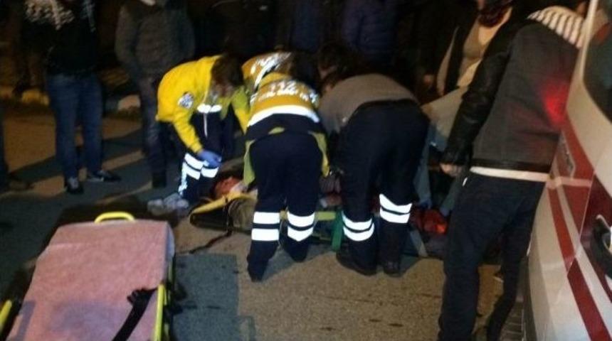 Otomobil İle Motosiklet Çarpıştı: 2 Yaralı