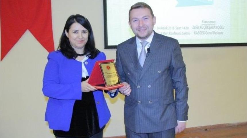 Gen&ccedil; İşadamı, İş Tecr&uuml;belerini &Ouml;ğrencilerle Paylaştı