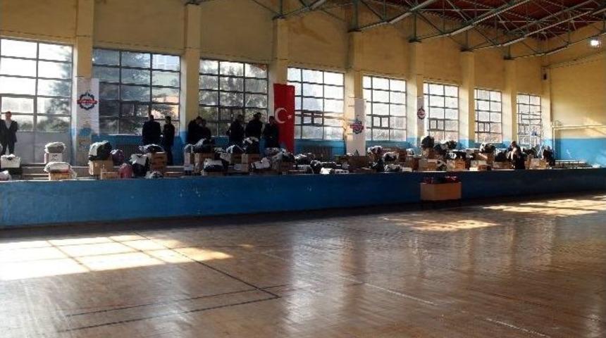 Karab&uuml;k Tso&rsquo;dan 600 &Ouml;ğrenciye Kaban Ve Ayakkabı Yardımı