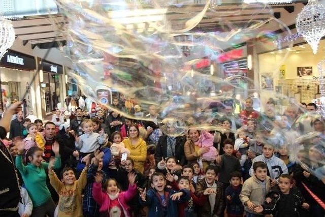 Forum Gaziantep’te Düzenlenen Bubble Show Büyük İlgi Gördü