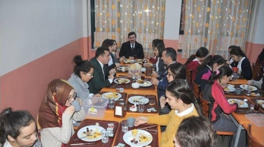 Başkan Bakıcı Fen Lisesi &Ouml;ğrencileriyle Buluştu