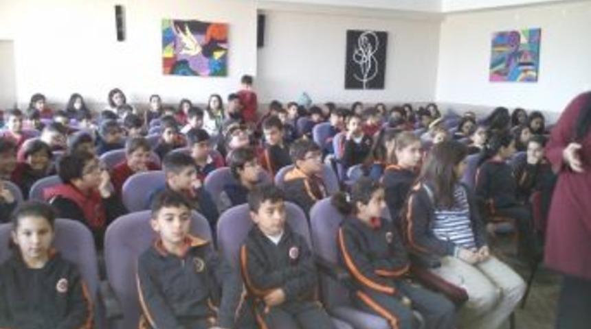 Öğrencilere Bilişim Ve Beslenme Semineri