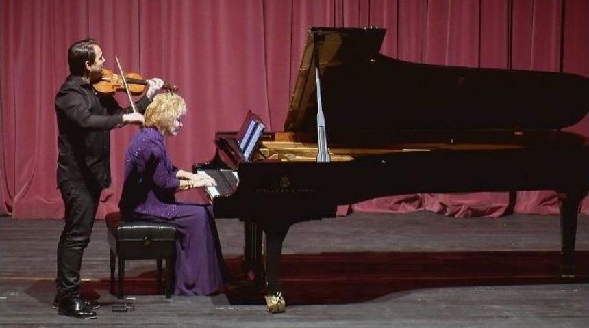 G&uuml;lsin Ve Erkin Onay&rsquo;dan M&uuml;zik Ziyafeti