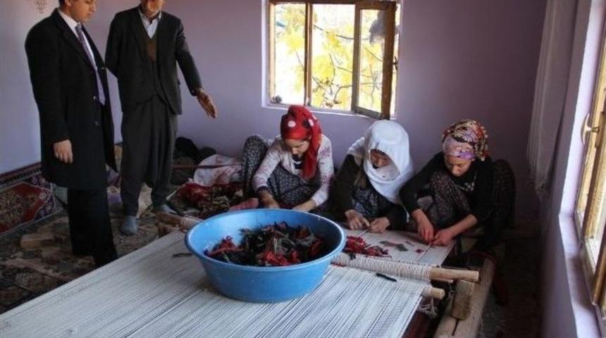 Kaymakam Sağ, K&ouml;y Gezilerine Devam Ediyor