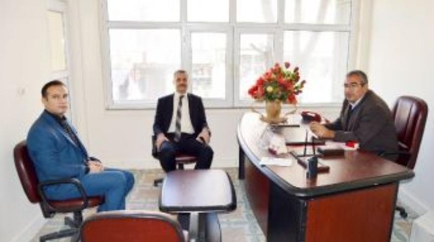 Besni Gen&ccedil; İşadamları Derneği&rsquo;nden, &Ouml;ğrencilere Ayakkabı Yardımı